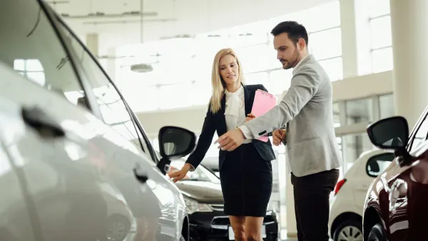 GCC Auto Sales Plunge 20% During Ramadan as War Hits Demand